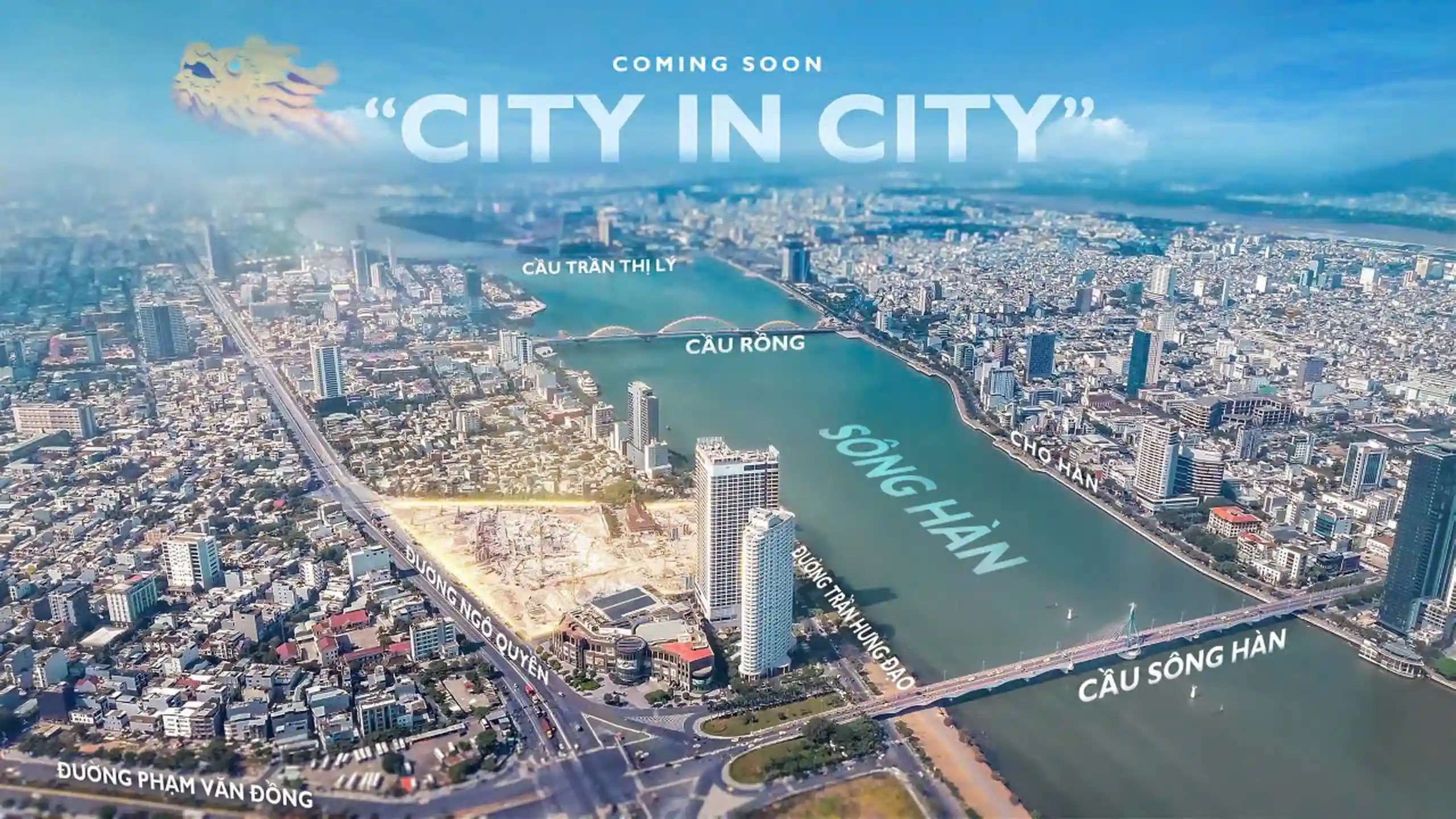 Hình ảnh flycam toàn cảnh dự án Capital Square Đà Nẵng, tọa lạc ngay bên sông Hàn, gần cầu Sông Hàn và cầu Rồng, kết nối trực tiếp đường Phạm Văn Đồng và biển Mỹ Khê.